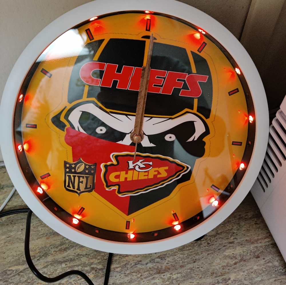 Chiefs led light clock - Picture 10 of 10